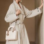 Minimalistische Damen Leder Crossbody Strap Mini Tote Handtasche mit Krokodilprägung und goldener Hardware