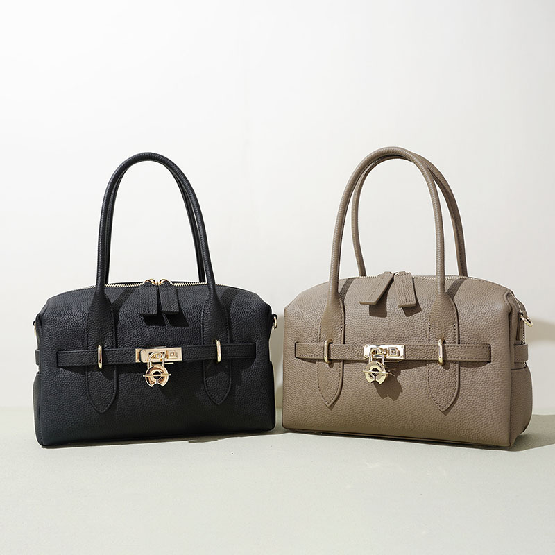 Minimalistische Damen-Taschen aus Vollnarbenleder mit goldener Hardware