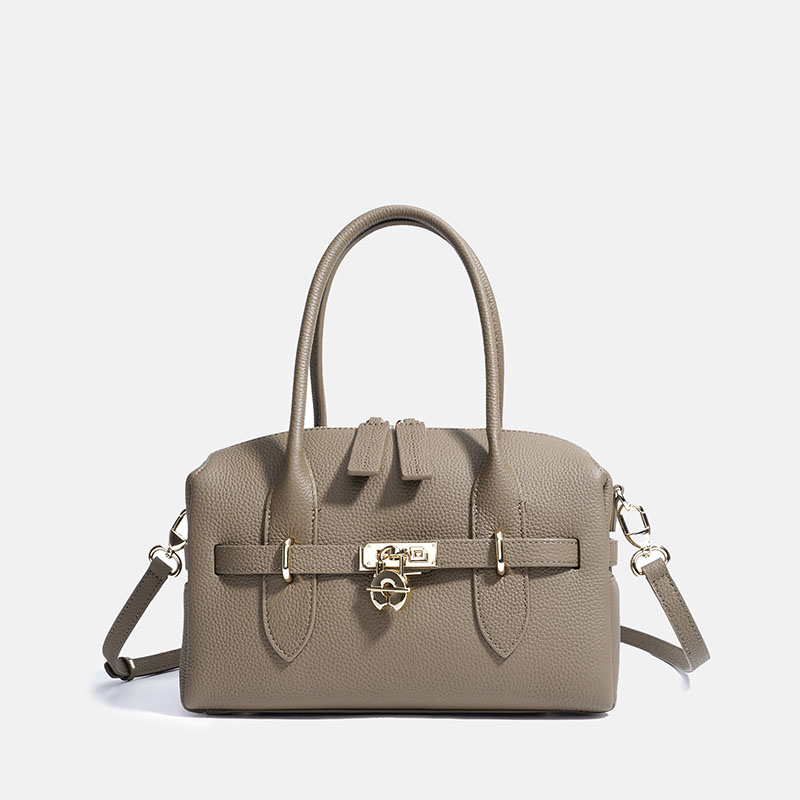 Minimalistische Damen-Taschen aus Vollnarbenleder mit goldener Hardware