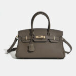 Sac à main horizontal en cuir pleine fleur pour femmes, avec des accessoires en or