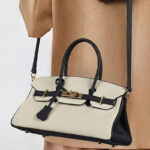 Sac à main horizontal en cuir pleine fleur pour femmes, avec des accessoires en or