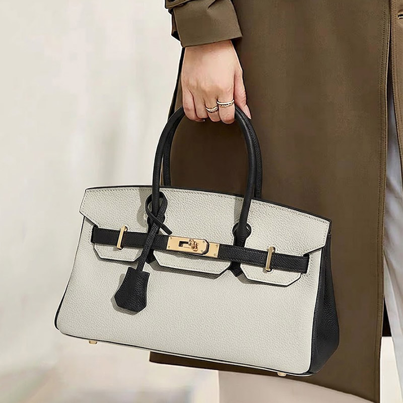 Sac à main horizontal en cuir pleine fleur pour femmes, avec des accessoires en or
