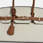 Sac à main horizontal en cuir pleine fleur pour femmes, avec des accessoires en or