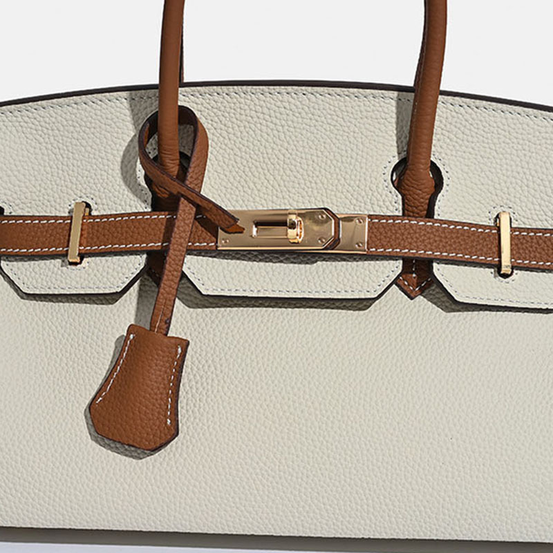 Sac à main horizontal en cuir pleine fleur pour femmes, avec des accessoires en or