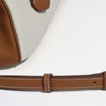 Sac à main horizontal en cuir pleine fleur pour femmes, avec des accessoires en or
