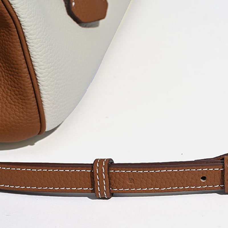 Sac à main horizontal en cuir pleine fleur pour femmes, avec des accessoires en or