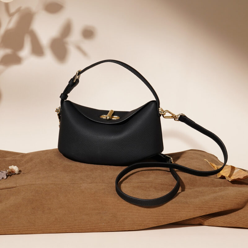 Minimalistische Damen Vollnarbenleder Pillow-Shaped Crossbody Strap Umhängetasche In Gold Hardware