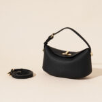 Minimalistische Damen Vollnarbenleder Pillow-Shaped Crossbody Strap Umhängetasche In Gold Hardware