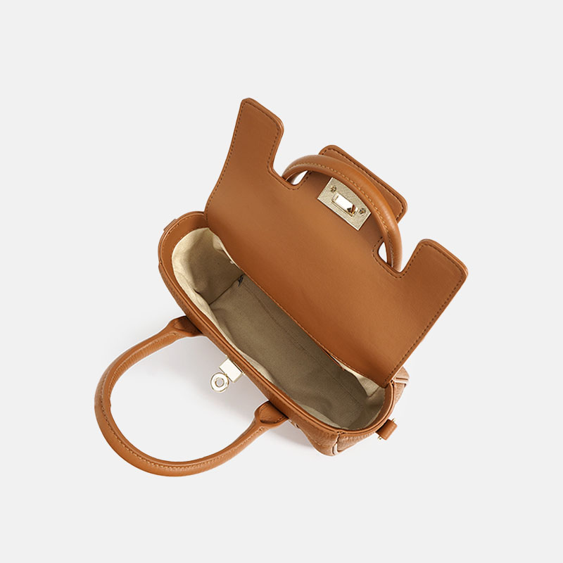Women's Minimalist Leather Messenger Handbag In Gold Hardware