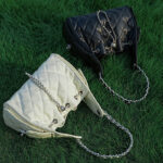 Gesteppte Damen Kaviar Korn Split Leder Drawstring Kette Bucket Bag In Silber Hardware
