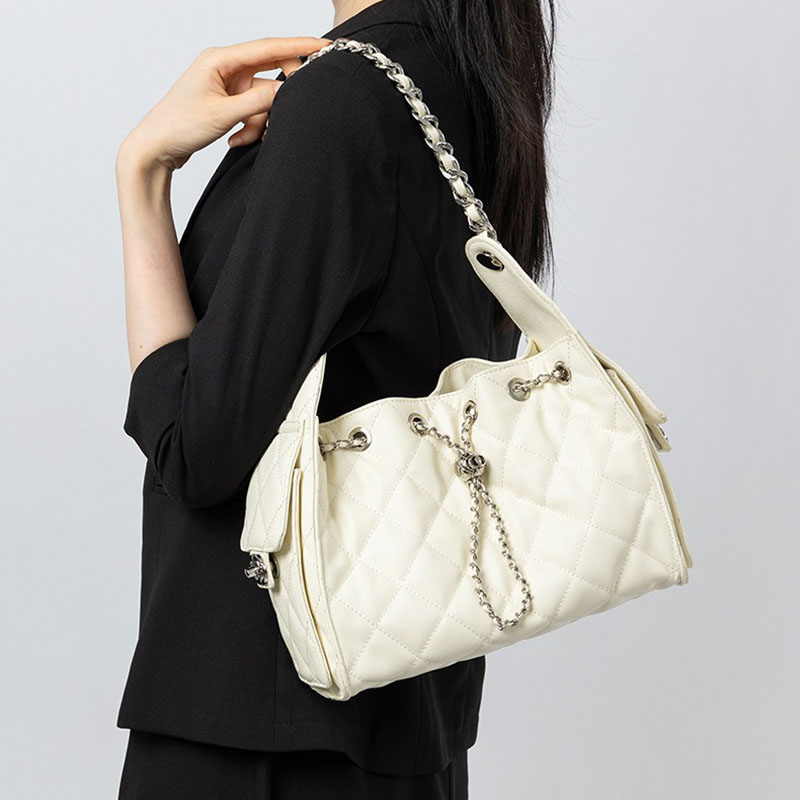 Gesteppte Damen Kaviar Korn Split Leder Drawstring Kette Bucket Bag In Silber Hardware