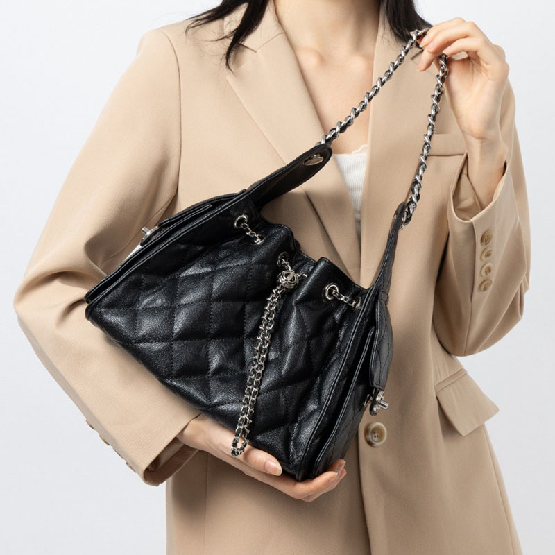 Gesteppte Damen Kaviar Korn Split Leder Drawstring Kette Bucket Bag In Silber Hardware