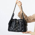 Gesteppte Damen Kaviar Korn Split Leder Drawstring Kette Bucket Bag In Silber Hardware