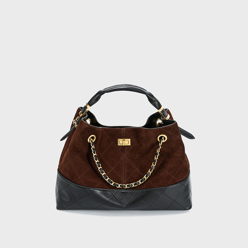 Sac à main en daim matelassé avec chaîne à l'épaule Sac à main en métal doré