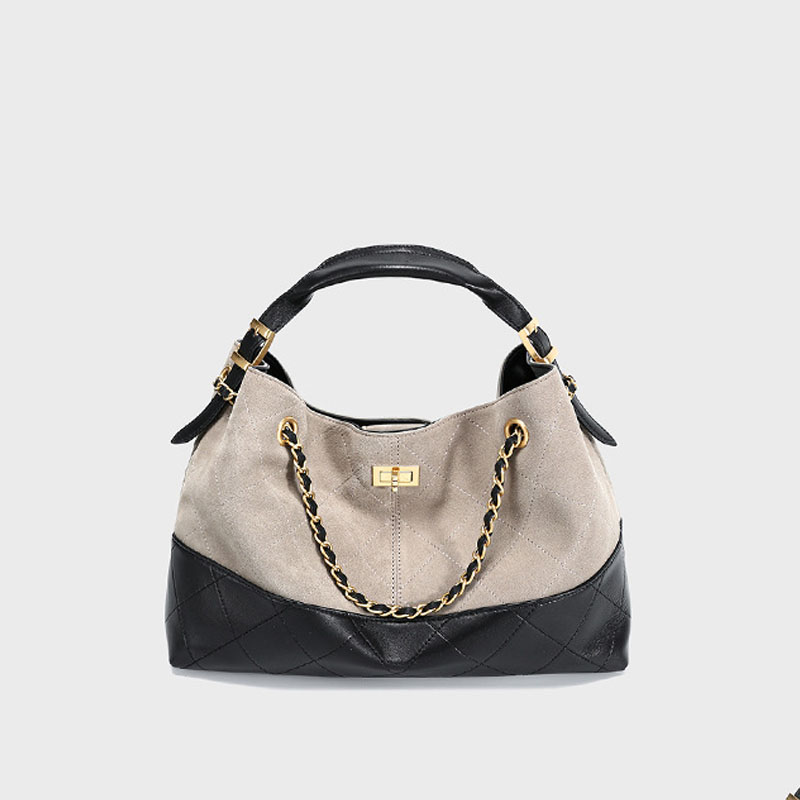 Sac à main en daim matelassé avec chaîne à l'épaule Sac à main en métal doré