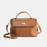 Sac à main en cuir vintage pour femme, avec des accessoires dorés