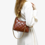 Femmes Vintage Quilted Oiled Wax Cowhide Leather Shoulder Hobo Bag In Chain Strap