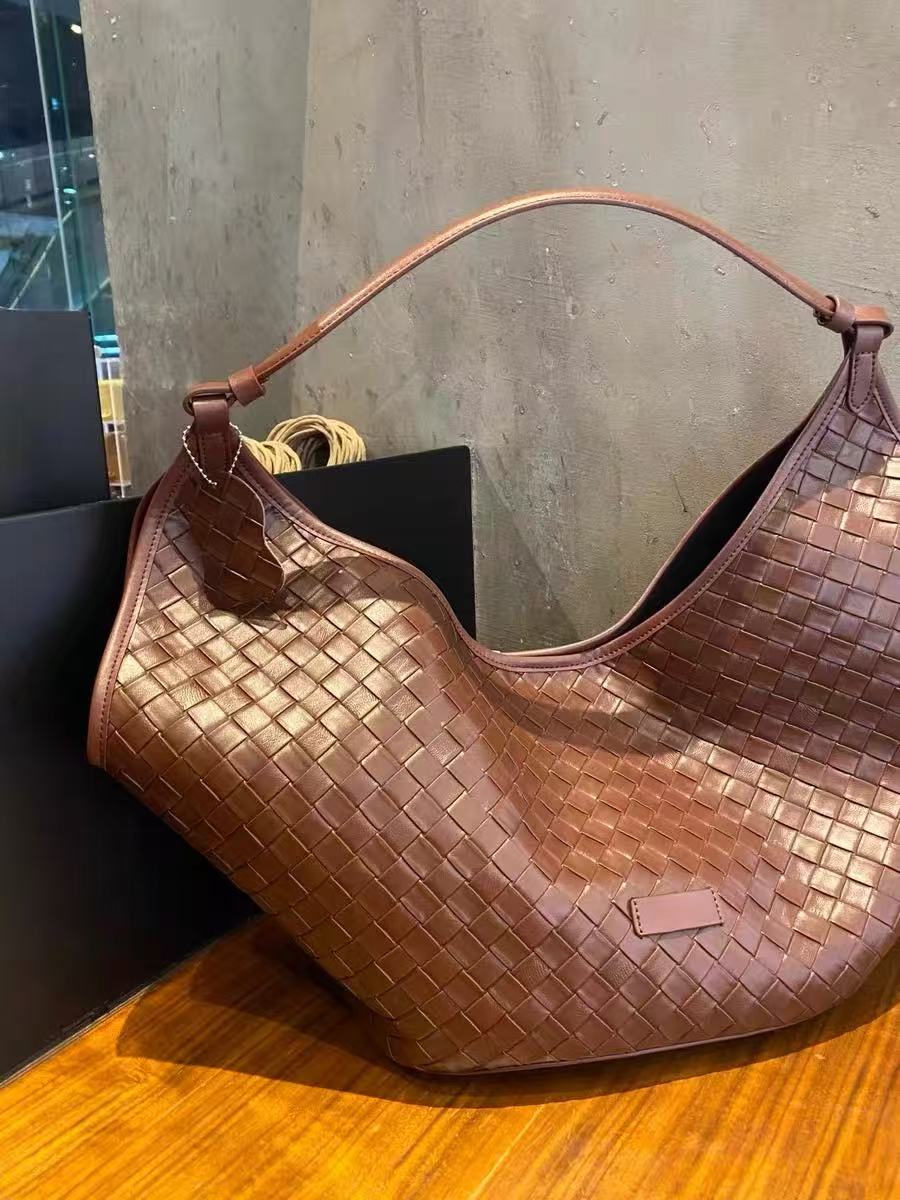 Women's Vintage Woven Genuine Leather Hobo Bag photo review