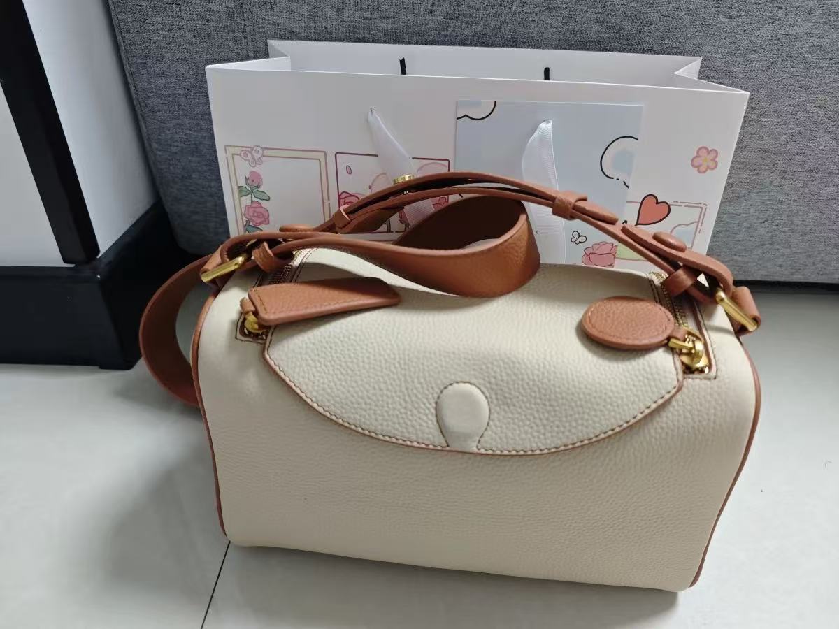 Women's Minimalist Leather Zipper Closure Hobo Bag with Crossbody Strap photo review