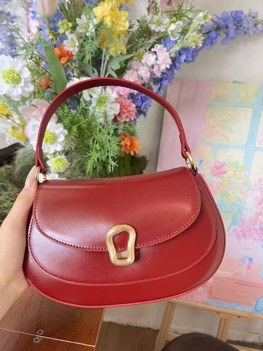 Women's Minimalist Genuine Leather Saddle Handbag In Gold Hardware photo review