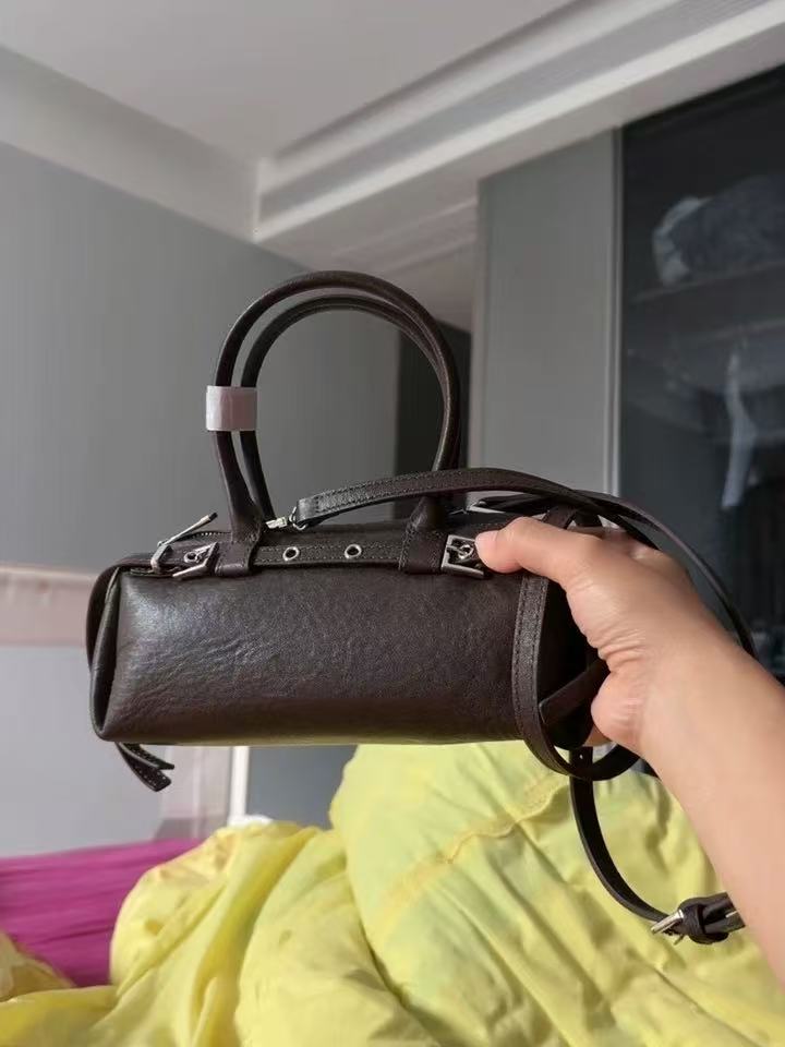 Damen Vintage Echtleder Gürtel verzierte Baguette Tasche mit Reißverschluss photo review
