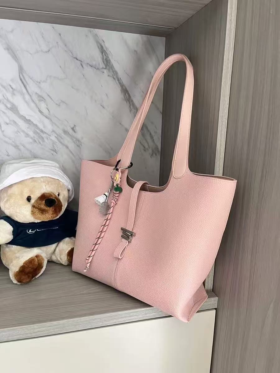 Women's Minimalist Leather Shoulder Tote Bag In Silver Hardware photo review