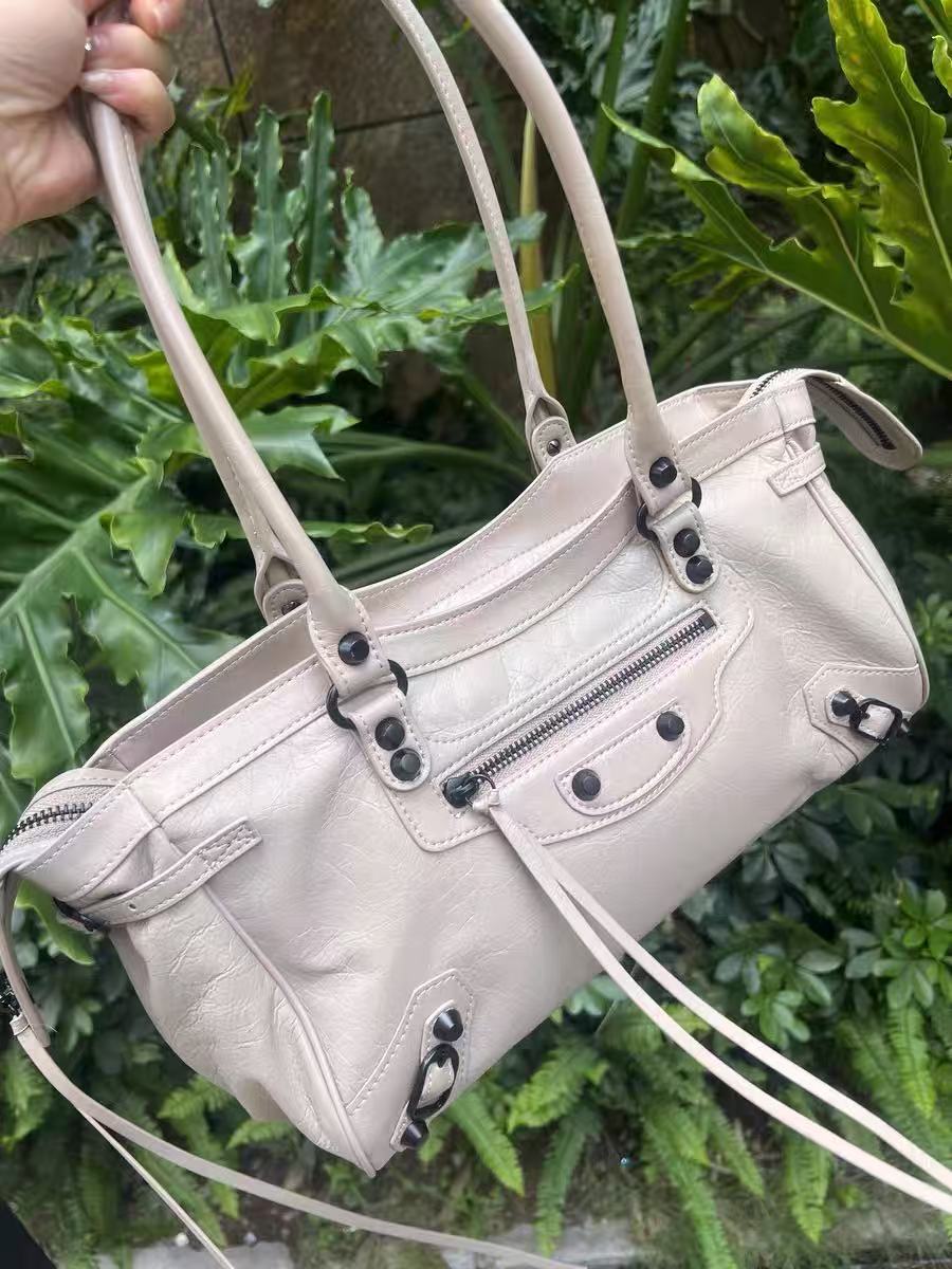 Women's Vintage Cracked Wax Leather Studded Shoulder Bag photo review