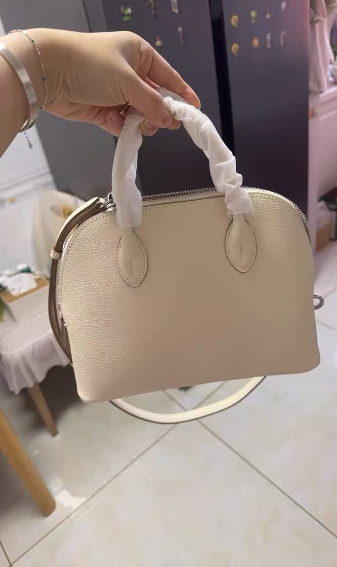 Minimalistische Handtasche aus echtem Leder in Muschelform für Damen photo review