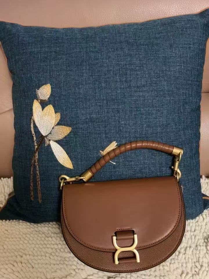 Damen Echtes Leder Kettenriemen Sattel Handtasche In Gold Hardware photo review