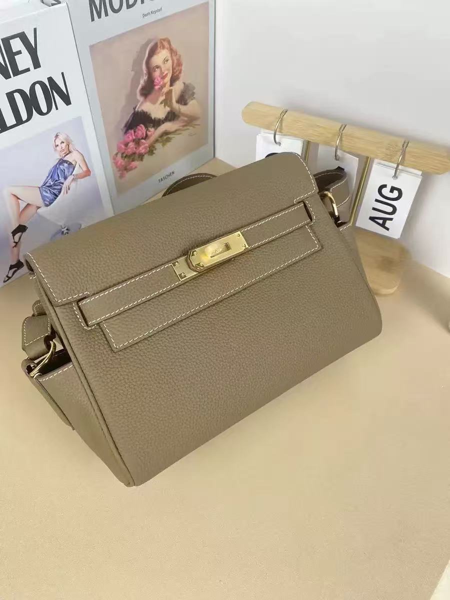 Women's Vintage Top-Grain Leather Crossbody Bag In Gold Hardware photo review