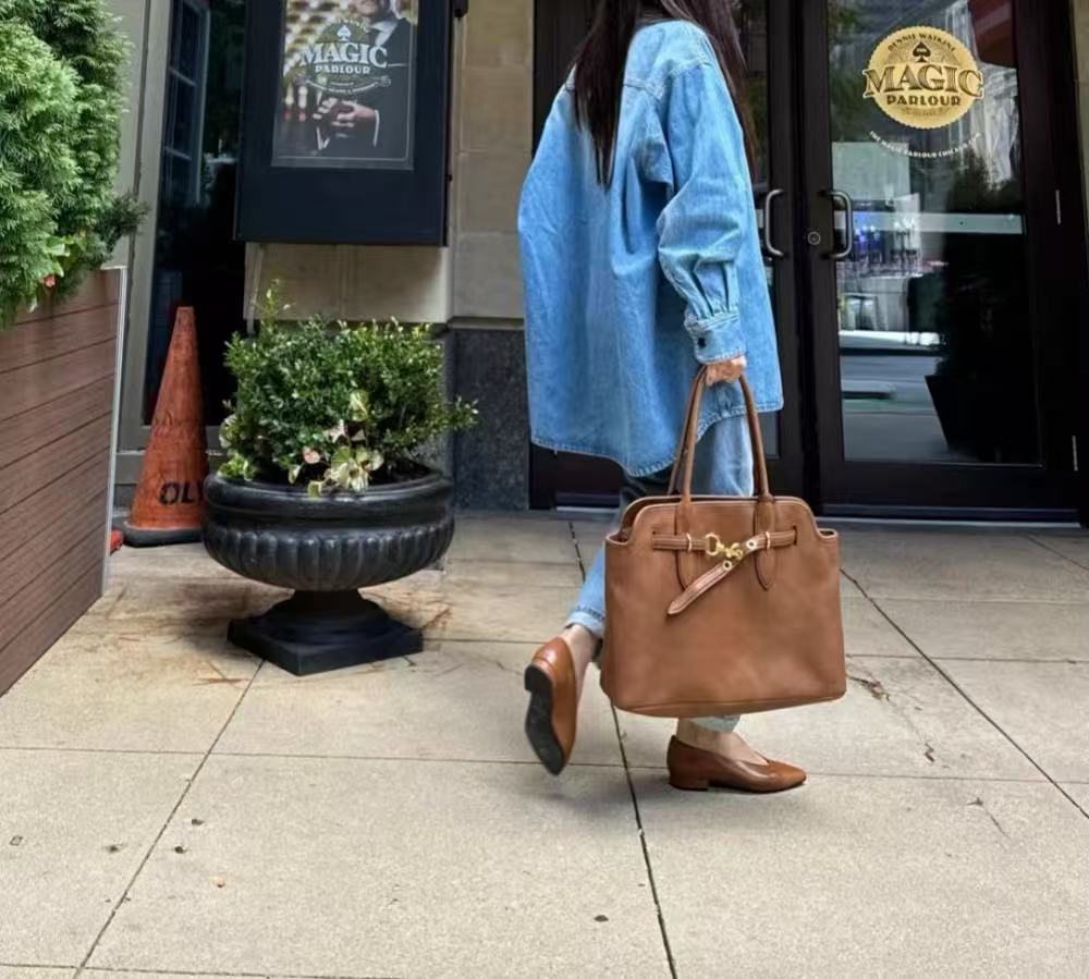 Women's Vintage Full-Grain Leather Shell-Shaped Tote Bag In Gold Hardware photo review