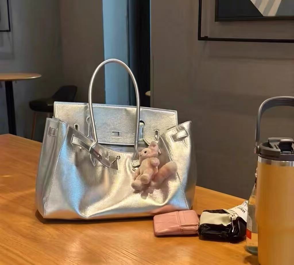 Women's Vintage Soft Leather Lock Close Shoulder Top Handle Bag In Silver Hardware photo review