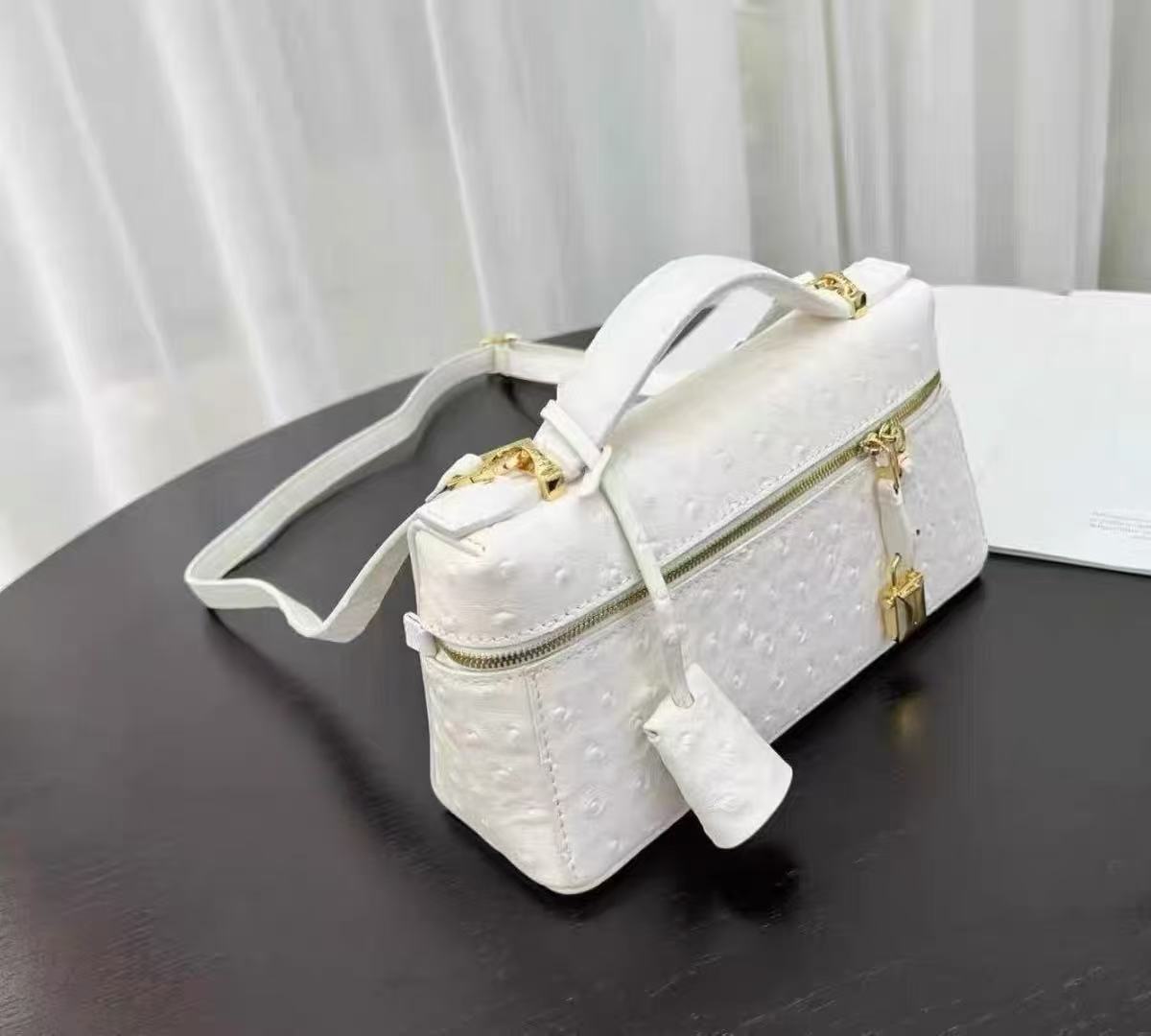 Sac à main à bandoulière en cuir pleine fleur embossé d'autruche pour femmes, avec accessoires en or photo review
