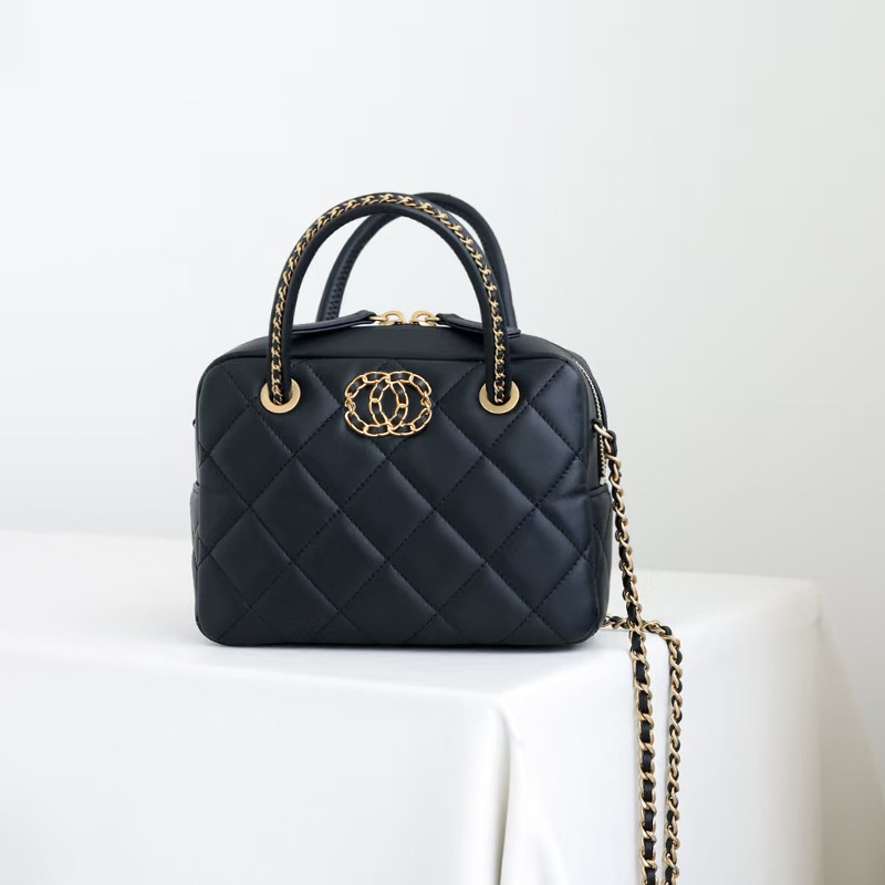 Women's Black Minimalist Quilted Full-Grain Leather Chain Strap Top Handle Bag In Gold Hardware