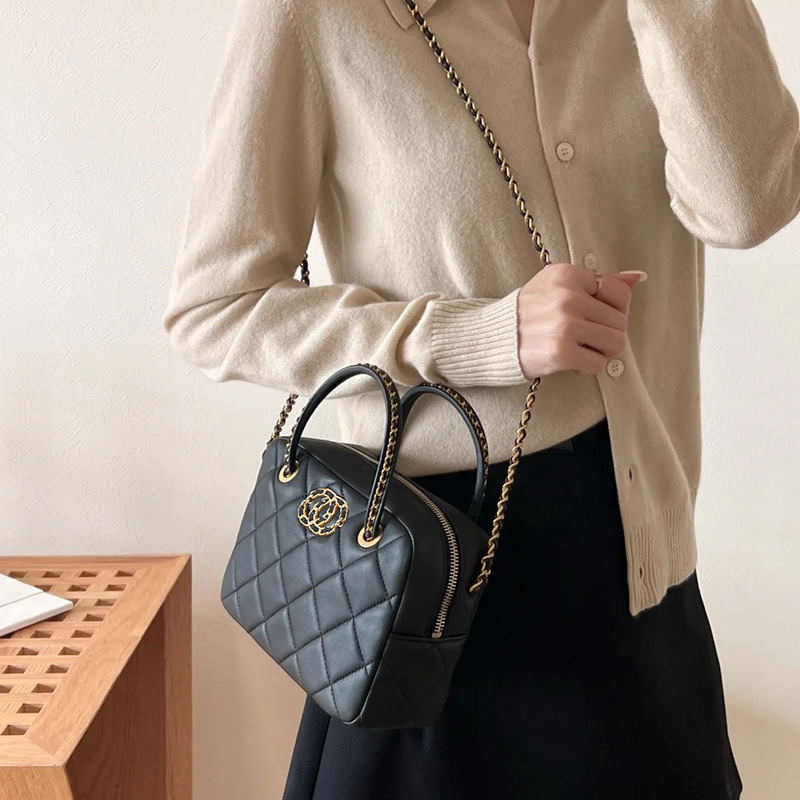 Women's Black Minimalist Quilted Full-Grain Leather Chain Strap Top Handle Bag In Gold Hardware