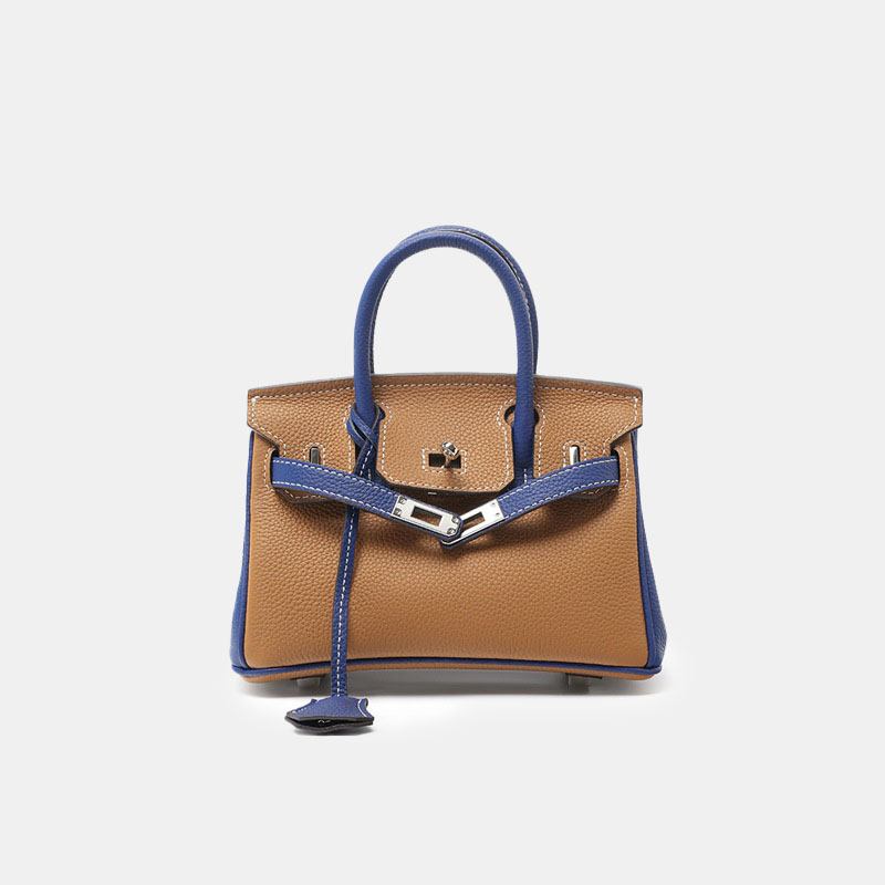 Sac à main en cuir pleine fleur de couleur marron, avec accessoires argentés, pour femmes