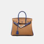 Sac à main en cuir pleine fleur de couleur marron, avec accessoires argentés, pour femmes
