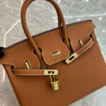 Damen Taschen aus Vollnarbenleder mit Strasssteinen und goldener Hardware