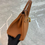 Damen Taschen aus Vollnarbenleder mit Strasssteinen und goldener Hardware