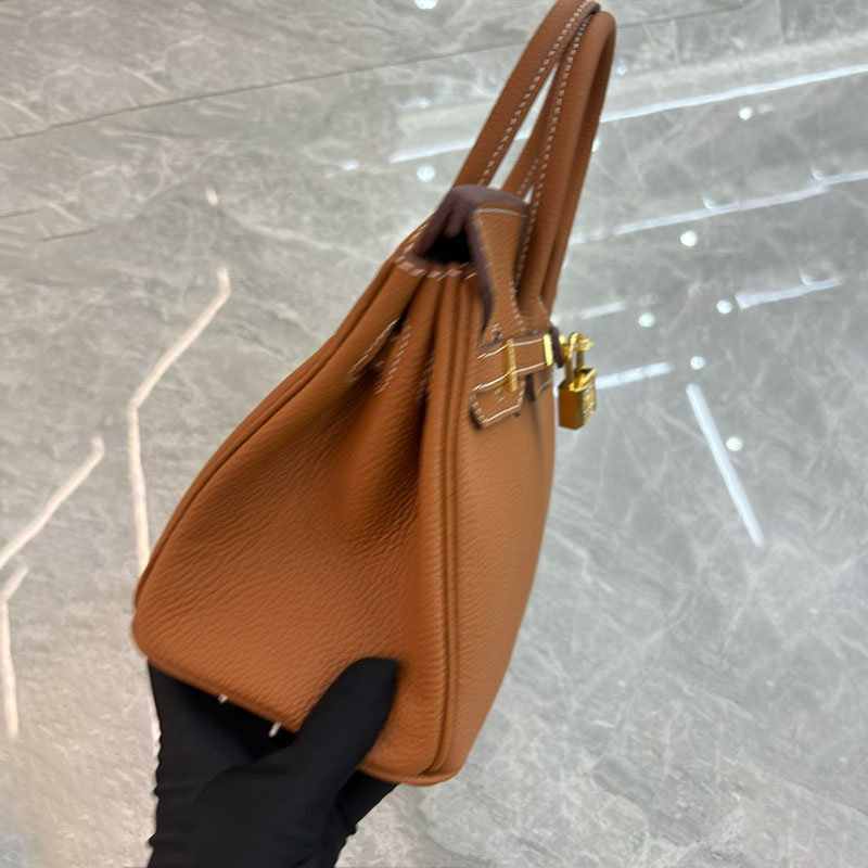 Damen Taschen aus Vollnarbenleder mit Strasssteinen und goldener Hardware