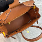 Damen Taschen aus Vollnarbenleder mit Strasssteinen und goldener Hardware