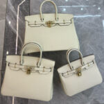 Damen Taschen aus Vollnarbenleder mit Strasssteinen und goldener Hardware