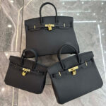 Damen Taschen aus Vollnarbenleder mit Strasssteinen und goldener Hardware