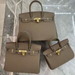 Damen Taschen aus Vollnarbenleder mit Strasssteinen und goldener Hardware