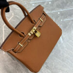 Damen Taschen aus Vollnarbenleder mit Strasssteinen und goldener Hardware