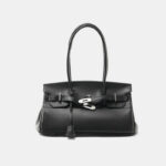 Große minimalistische Damen Baguette Tasche aus Vollnarbenleder mit silberner Hardware