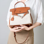 Minimalistische Damen Segeltuch Echtes Leder Top Handle Tasche in Silber Hardware