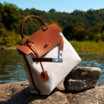 Minimalistische Damen Segeltuch Echtes Leder Top Handle Tasche in Silber Hardware