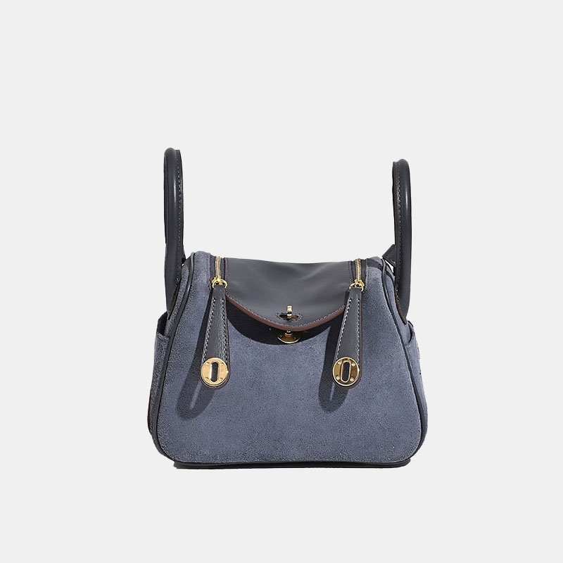 Minimalistische Boston Handtasche aus vollnarbigem Wildleder mit goldener Hardware für Damen