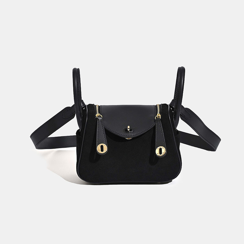 Minimalistische Boston Handtasche aus vollnarbigem Wildleder mit goldener Hardware für Damen